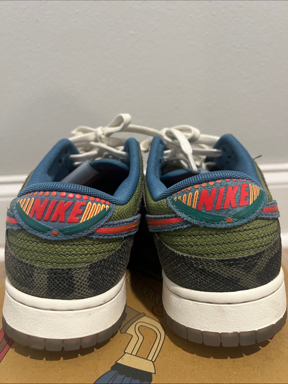 2022 Nike Dunk Low 'SiEMPRE Familia' - Picture 7 of 8
